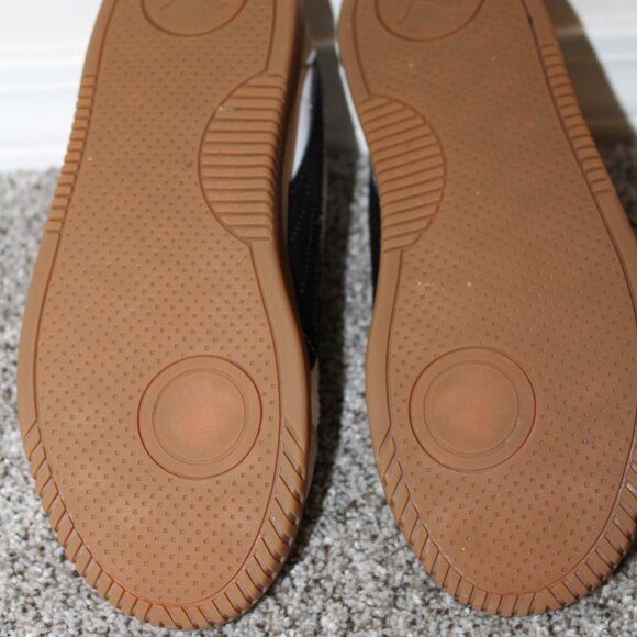 Girls Puma Black and White Tennis Shoes Size 3 - Picture 2 of 9